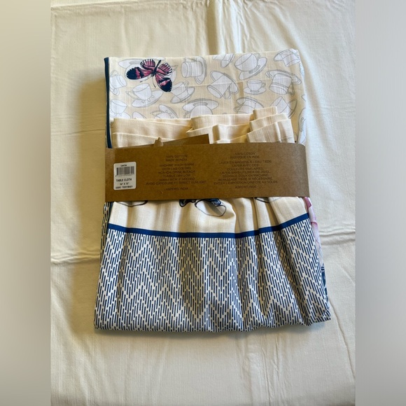 Gorgeous Maison d’Hermine Tablecloth 54” x 72” - Picture 9 of 9